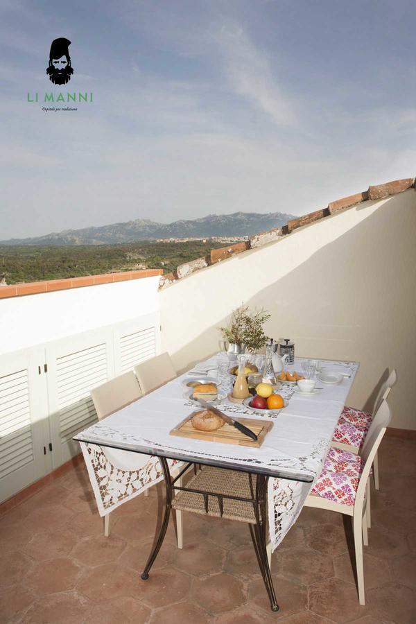 Locanda Li Manni Aggius Exteriör bild
